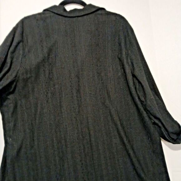 Chico's Black Blouse Size 3 with Long Roll up Sleeves. Button up in Front. - Picture 8 of 10